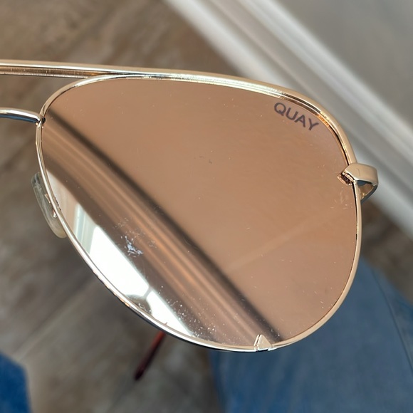 Gold High Key Quay x Desi Perkins aviator sunglasses - Picture 5 of 15